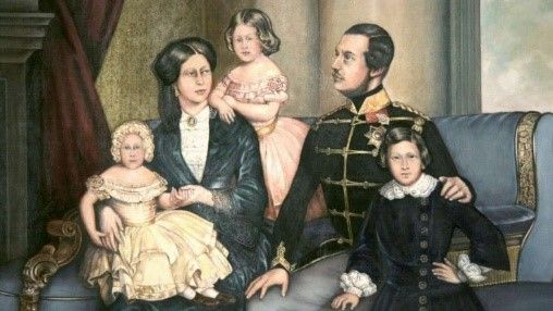 Das Herrscherpaar: der blinde König Georg V. und seine „milde, sanfte und wirklich würdevolle“ Frau Marie mit ihren drei Kindern.